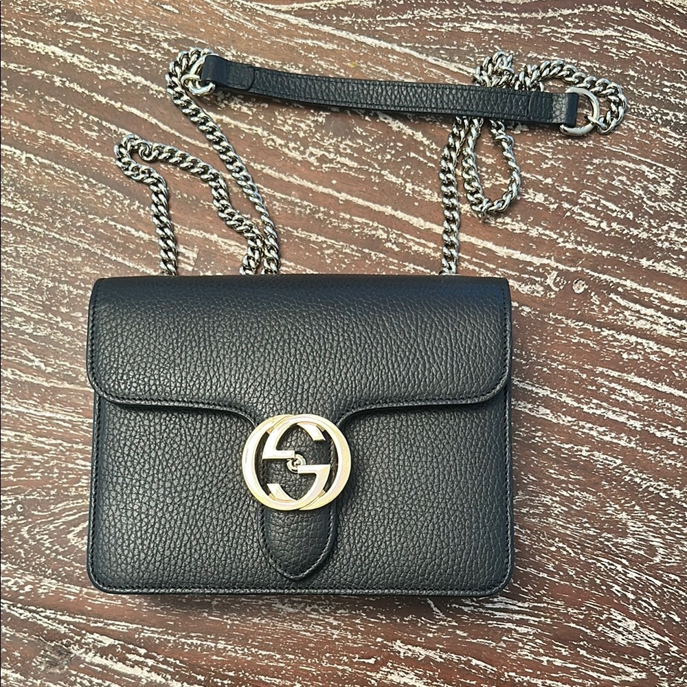 Gucci Black Crossbody Bag with Chain Strap and Iconic Logo
